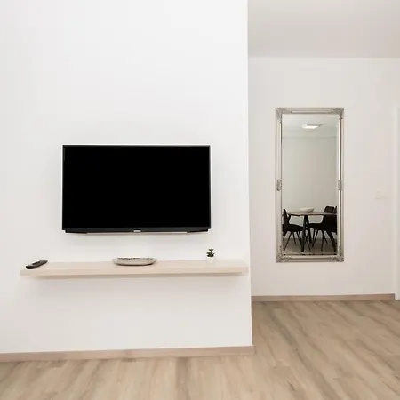 Apartment By The Sea - 19134 Makarska