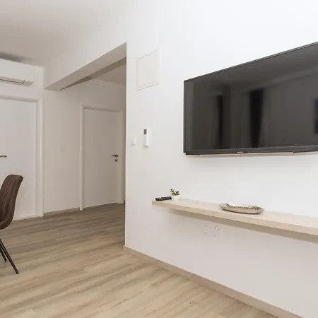 Apartment By The Sea - 19134 Makarska