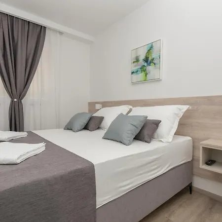 Apartment By The Sea - 19134 Makarska