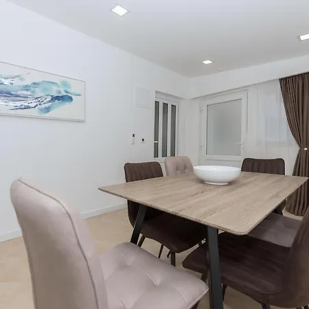 Apartman By The Sea - 19134 *