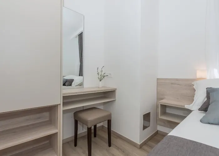 Apartment By The Sea - 19134 Makarska