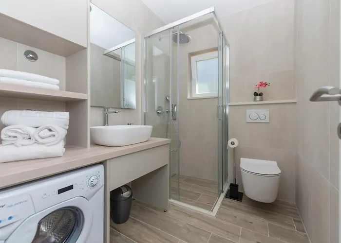 Apartman By The Sea - 19134 Makarska