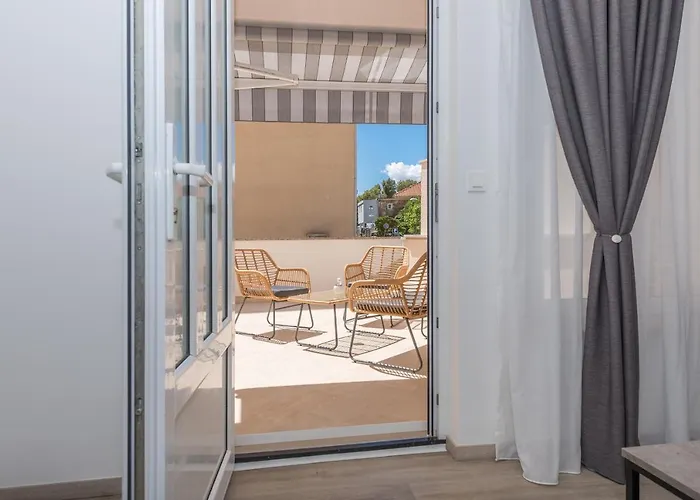 Apartment By The Sea - 19134 *