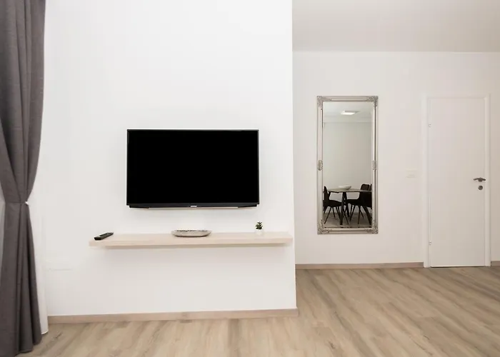 Apartment By The Sea - 19134 Makarska