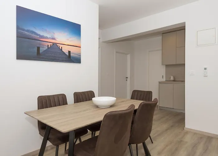 By The Sea - 19134 *