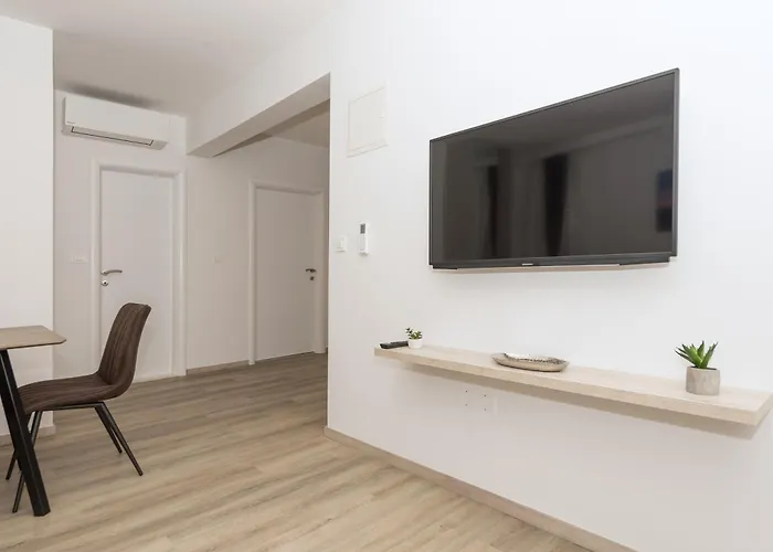 Apartment By The Sea - 19134 Makarska